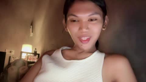 Snapshot of esilchan chatting on April 10, 2026, 5:23 am Chelliane online show from April 10, 2026, 5:23 am
