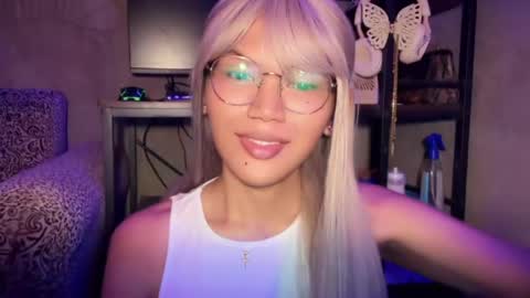 Snapshot of esilchan chatting on April 26, 2026, 1:25 am Chelliane online show from April 26, 2026, 1:25 am