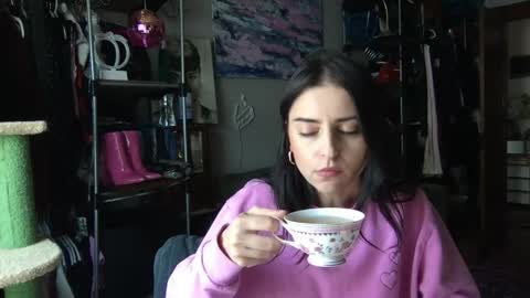 esimaralda online show from May 4, 2026, 2:57 pm