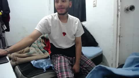 Snapshot of esjrobles chatting on October 7, 2025, 12:24 pm Esteban online show from October 7, 2025, 12:24 pm