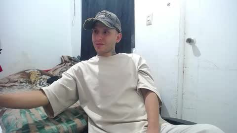 Snapshot of esjrobles chatting on October 13, 2025, 12:27 pm Esteban online show from October 13, 2025, 12:27 pm