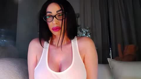 Esther online show from September 24, 2025, 9:18 pm