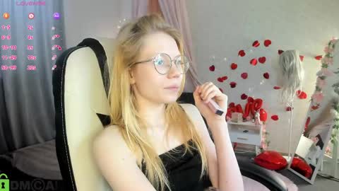 Esme Runn online show from May 5, 2026, 3:03 am