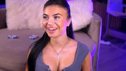 Esme online show from December 7, 2024, 7:10 pm