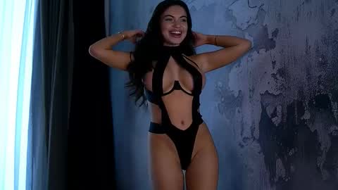 Esme online show from September 13, 2025, 9:20 am