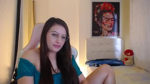 Esmeralda online show from December 10, 2024, 6:28 pm