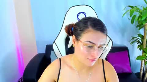 Esmeralda online show from February 6, 2025, 10:10 pm