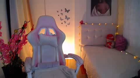 Esmeralda online show from February 15, 2025, 8:01 pm