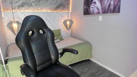 Esmeralda online show from April 6, 2026, 8:10 pm