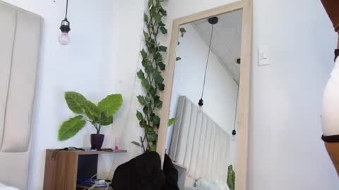 esmeralda_as online show from June 19, 2026, 1:59 pm