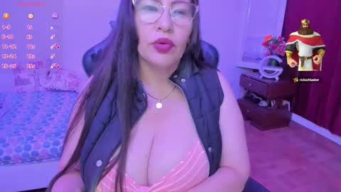 esme online show from September 12, 2025, 7:14 pm