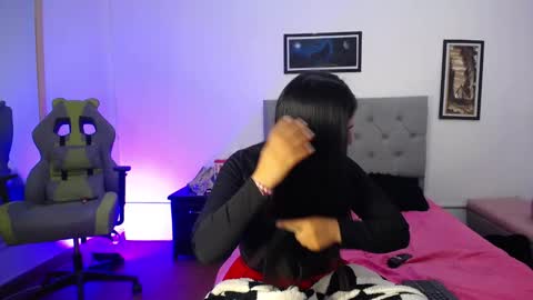 Snapshot of esmeraldaa_sc chatting on October 6, 2025, 3:48 am Perla online show from October 6, 2025, 3:48 am