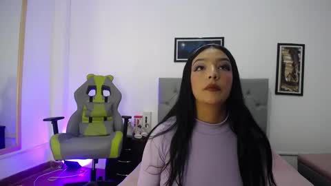 Snapshot of esmeraldaa_sc chatting on October 29, 2025, 6:04 am Perla online show from October 29, 2025, 6:04 am