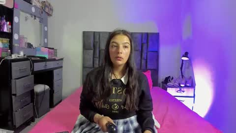 Perla online show from December 17, 2025, 5:24 am