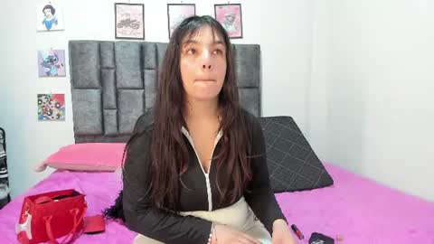 Perla online show from June 17, 2026, 6:27 am