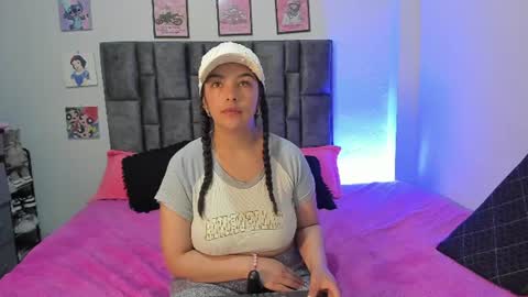 Perla online show from June 18, 2026, 11:42 pm