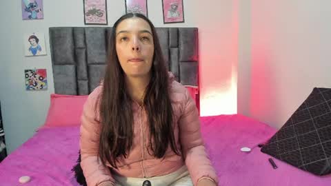 Perla online show from June 22, 2026, 11:13 pm