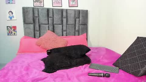 Perla online show from June 24, 2026, 5:39 am