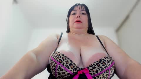 Esmeralda online show from December 19, 2024, 12:45 pm