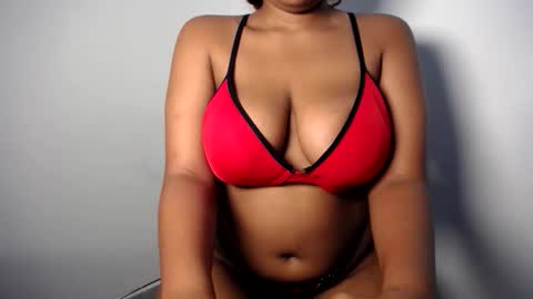 Snapshot of esmeray_ chatting on May 16, 2026, 12:26 pm Esme online show from May 16, 2026, 12:26 pm