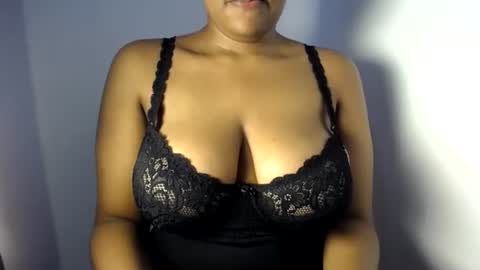 Snapshot of esmeray_ chatting on June 23, 2026, 11:41 am Esme online show from June 23, 2026, 11:41 am
