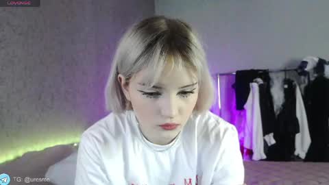 Esme online show from May 17, 2026, 12:23 pm