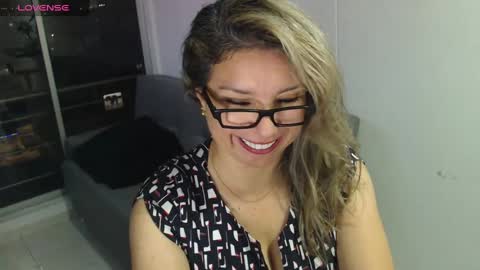 Snapshot of esperanza86_ chatting on December 19, 2024, 11:57 pm Juliana online show from December 19, 2024, 11:57 pm