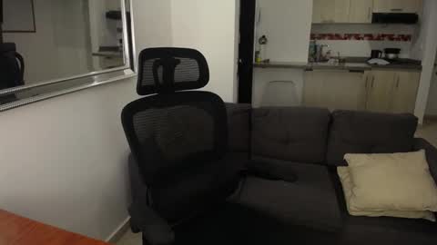 Snapshot of esperanza86_ chatting on February 13, 2026, 11:56 pm Juliana online show from February 13, 2026, 11:56 pm