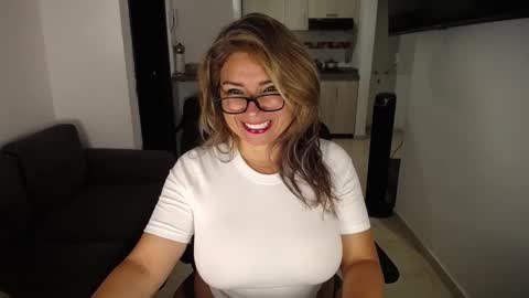 Snapshot of esperanza86_ chatting on March 15, 2026, 12:05 am Juliana online show from March 15, 2026, 12:05 am