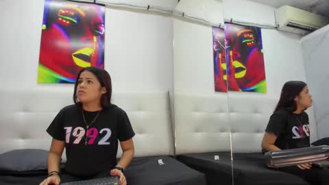 esperanzaandjey online show from March 4, 2025, 7:54 pm