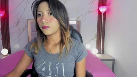 esperanzamora online show from April 4, 2026, 1:08 pm