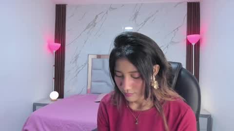 esperanzamora online show from April 17, 2026, 11:46 am