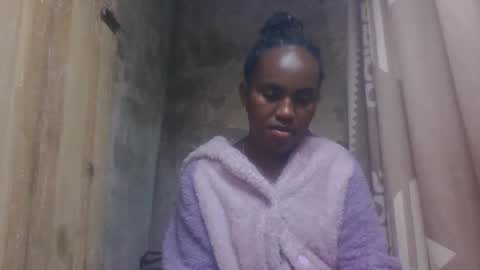 estanie online show from October 5, 2025, 8:29 pm