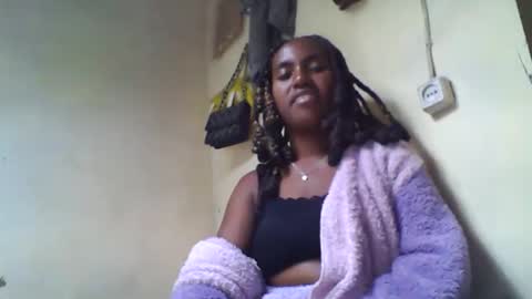 estanie online show from October 12, 2025, 6:51 pm