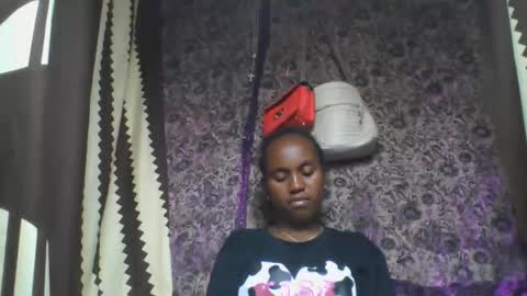 estanie online show from October 17, 2025, 7:38 pm