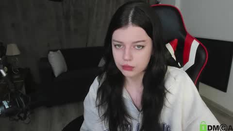 Snapshot of este_ria chatting on January 2, 2025, 11:06 pm esteria online show from January 2, 2025, 11:06 pm