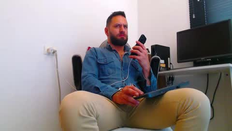 esteban online show from March 25, 2026, 6:36 pm