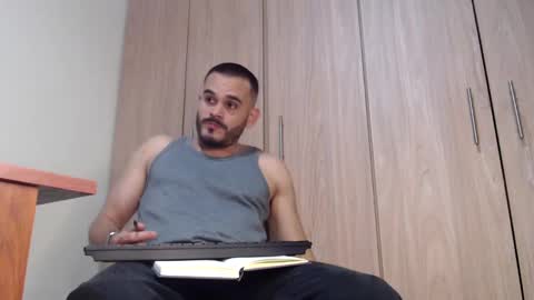Snapshot of esteban_fer chatting on February 15, 2025, 9:04 pm Esteban Fernandez online show from February 15, 2025, 9:04 pm