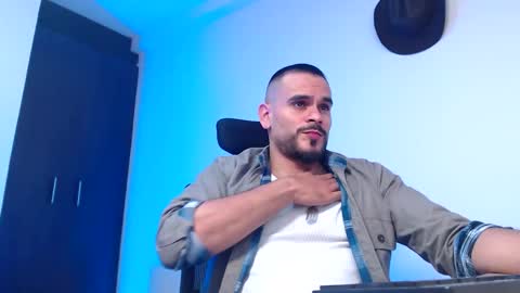 Esteban Fernandez online show from February 1, 2026, 3:27 am