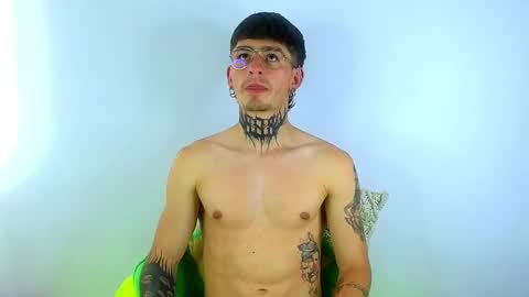 Esteban independent model online show from March 7, 2025, 4:44 pm