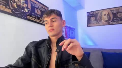Snapshot of estebanperez_ chatting on December 11, 2024, 12:02 pm Esteban online show from December 11, 2024, 12:02 pm