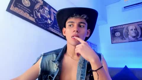 Snapshot of estebanperez_ chatting on December 13, 2024, 12:17 pm Esteban online show from December 13, 2024, 12:17 pm