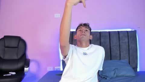 Snapshot of estebanperez_ chatting on December 20, 2024, 12:27 pm Esteban online show from December 20, 2024, 12:27 pm