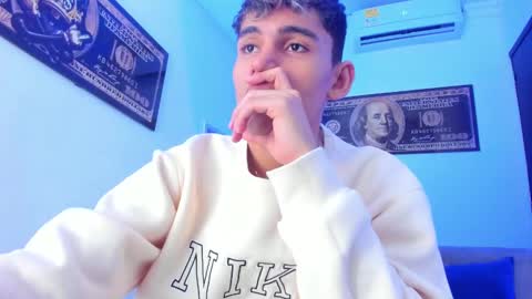 Snapshot of estebanperez_ chatting on December 23, 2024, 12:08 pm Esteban online show from December 23, 2024, 12:08 pm