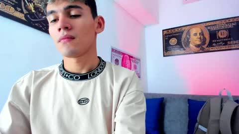 Snapshot of estebanperez_ chatting on December 27, 2024, 12:01 pm Esteban online show from December 27, 2024, 12:01 pm