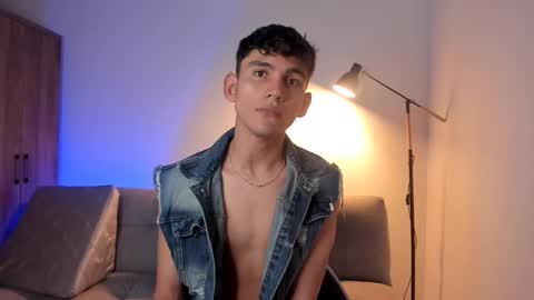 Snapshot of estebanperez_ chatting on February 17, 2025, 10:25 pm Esteban online show from February 17, 2025, 10:25 pm