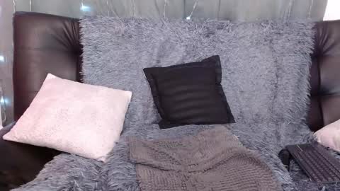 estefania_344 online show from February 9, 2026, 4:22 pm