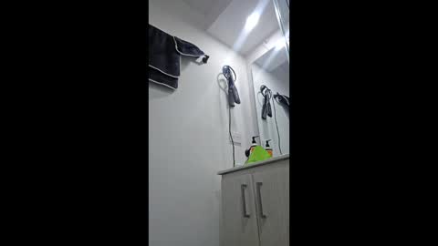 Snapshot of estefanii_r chatting on January 13, 2026, 1:27 pm Estefanii R online show from January 13, 2026, 1:27 pm