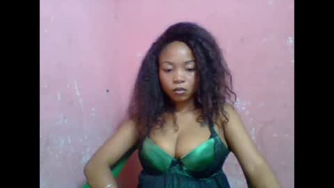 Snapshot of estelah20 chatting on October 6, 2025, 6:11 am estelah20 online show from October 6, 2025, 6:11 am