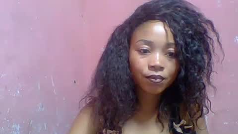 estelah20 online show from November 8, 2025, 9:31 am